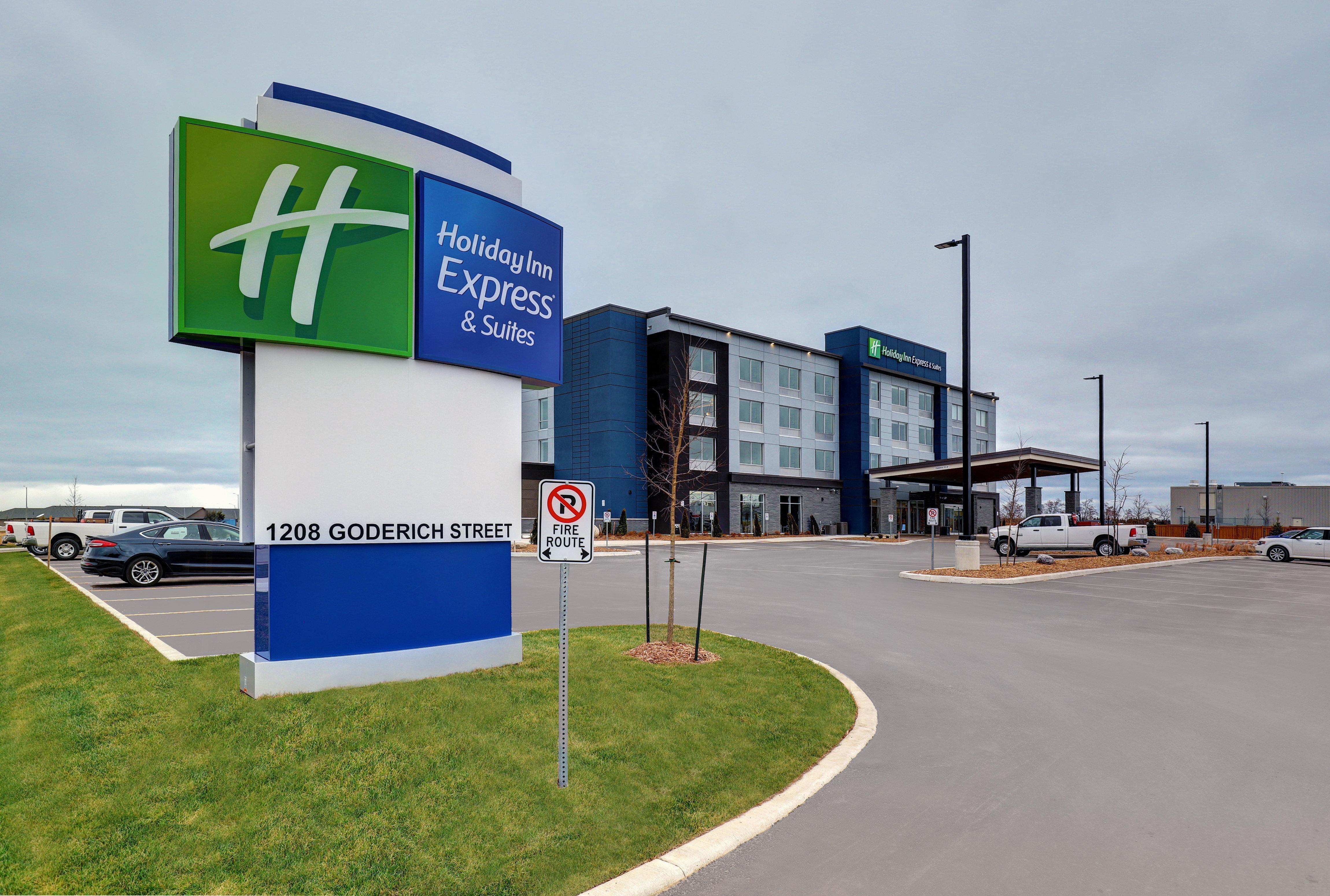 Holiday Inn Express & Suites - Порт-Элджин Экстерьер фото